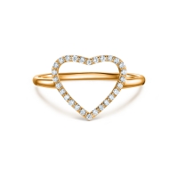 Кольцо открытое сердце с дорожкой бриллиантов.